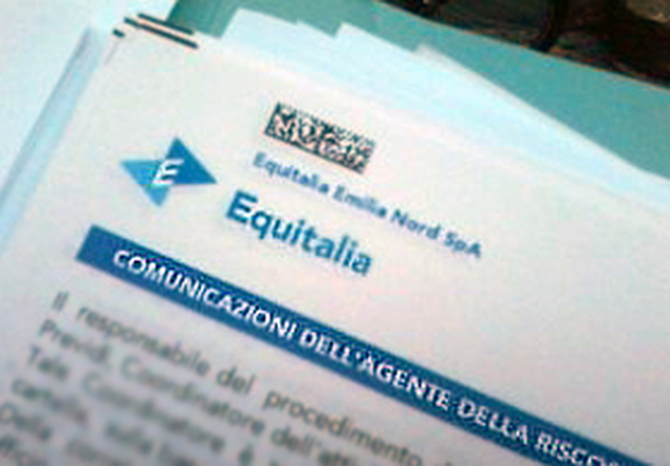 Equitalia, cartella da 1 centesimo a un imprenditore campano: apre la busta e scoppia a ridere