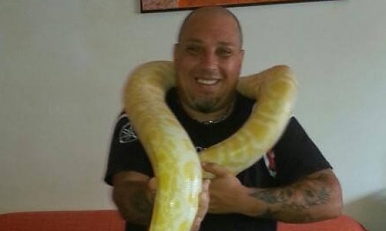 Il controllore Davide Feltri in una foto pubblicata sul suo profilo Facebook