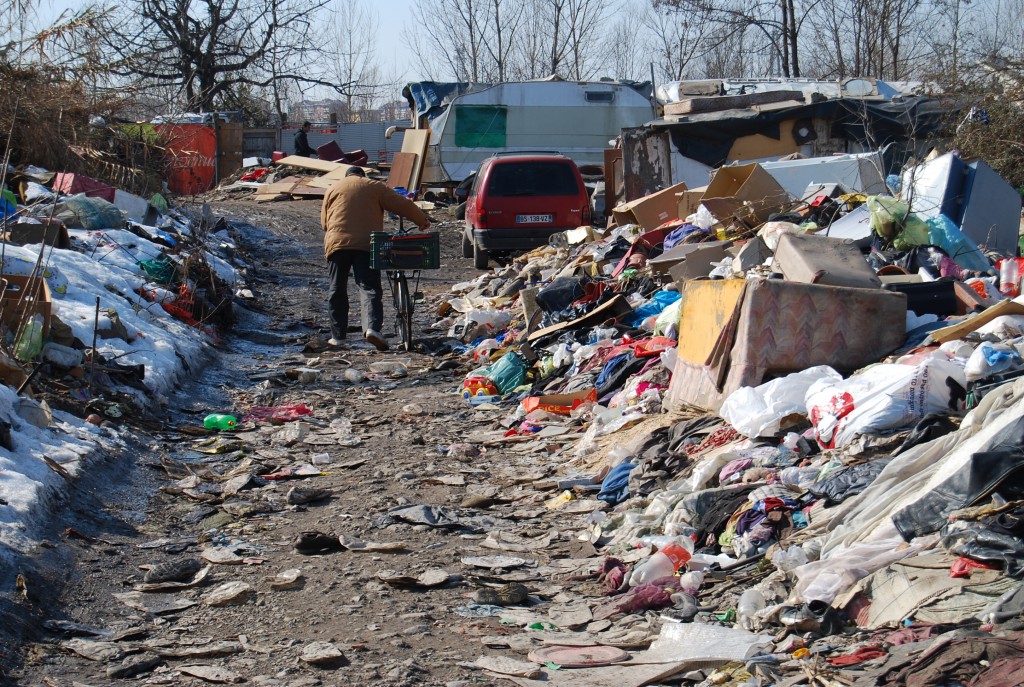 Torino, nuove regole per i campi rom: "affitto" annuo e permessi