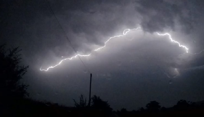 Tempesta di fulmini si abbatte sulla Gran Bretagna