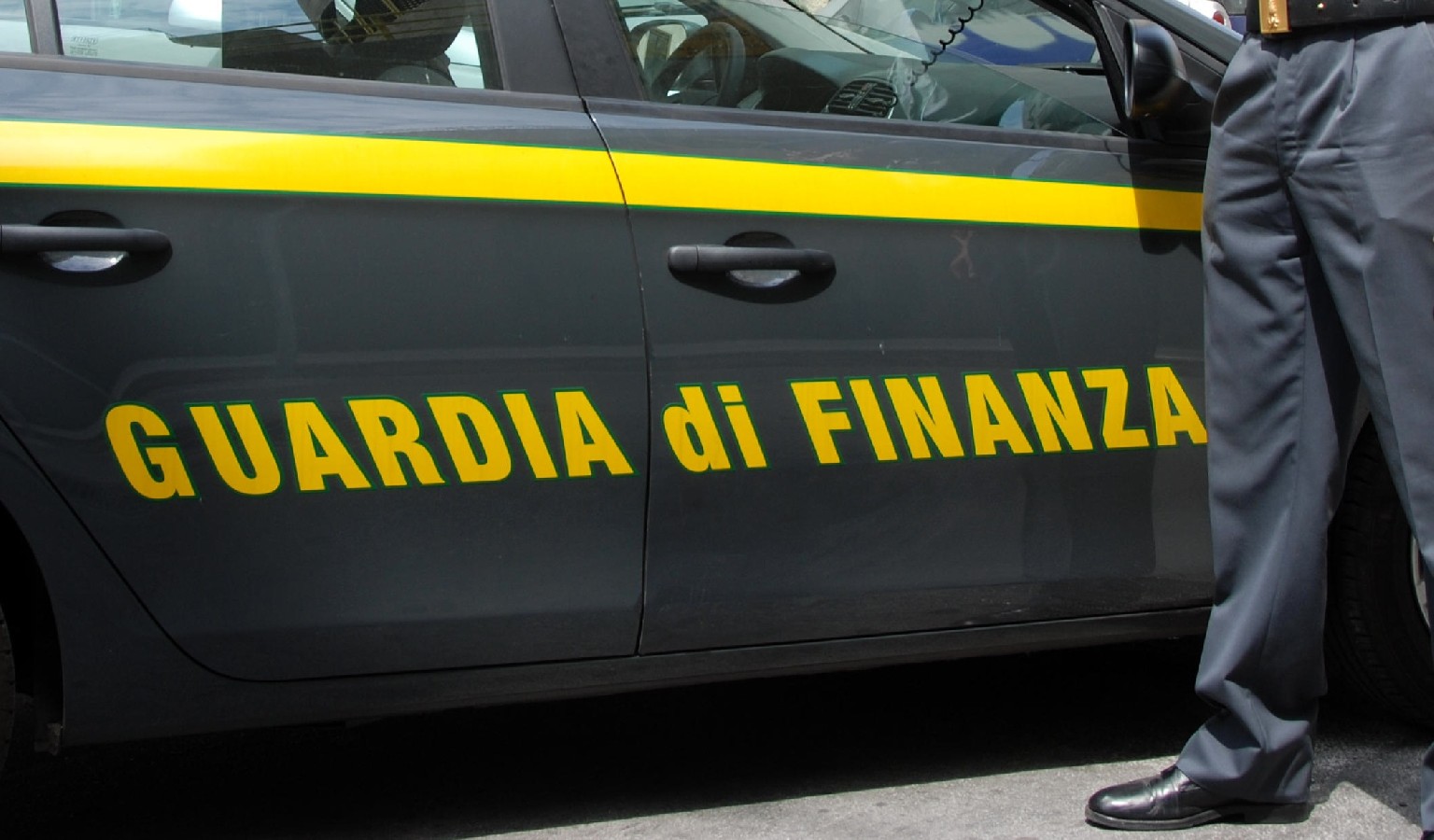 Modena, vita da nababbo esibita su Facebook: Gdf scopre associazione a delinquere
