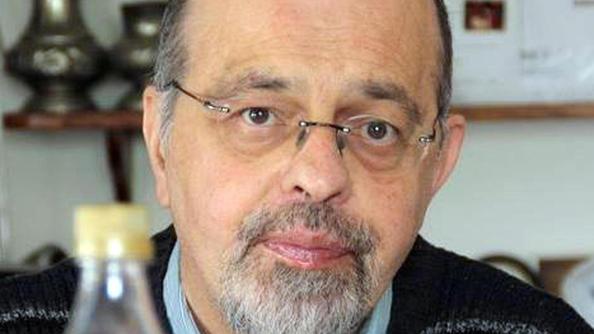 Claudio Sauro, il medico contrario alla chemioterapia sospeso per 6 mesi