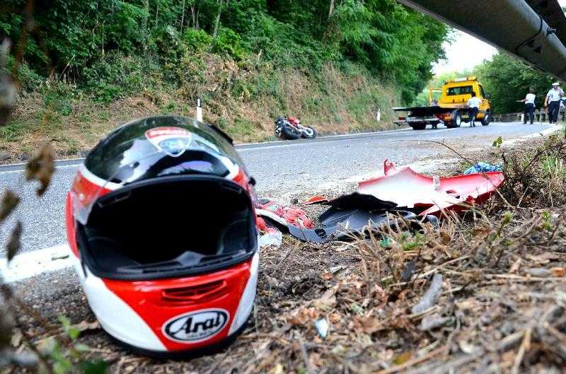 Velletri, auto contro moto: calciatore Giovanni De Marzi e carabiniere Carmelo Ponzio morti carbonizzati