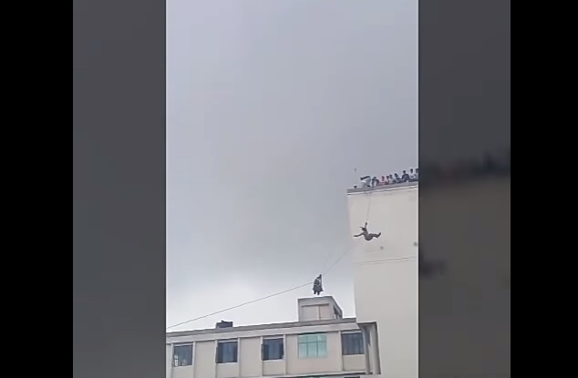 YOUTUBE Studentessa precipita dalla terrazza. La morte in diretta