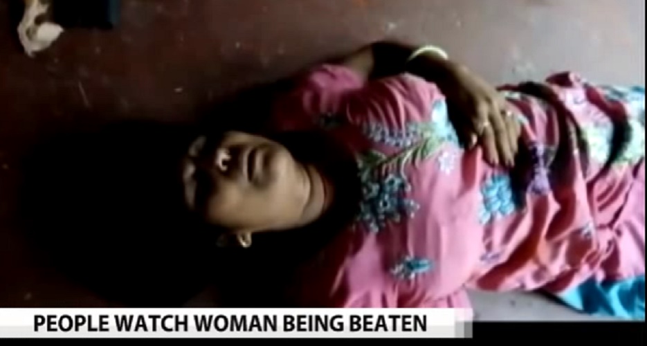 Donna picchiata da marito resta mezz'ora a terra in agonia