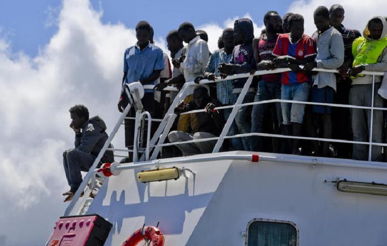 Migranti, Ungheria: "Italia chiuda i porti". Gentiloni: "Non accettiamo improbabili lezioni"