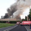 Milano, incendio deposito rifiuti di Bruzzano