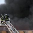 Milano, incendio deposito rifiuti di Bruzzano