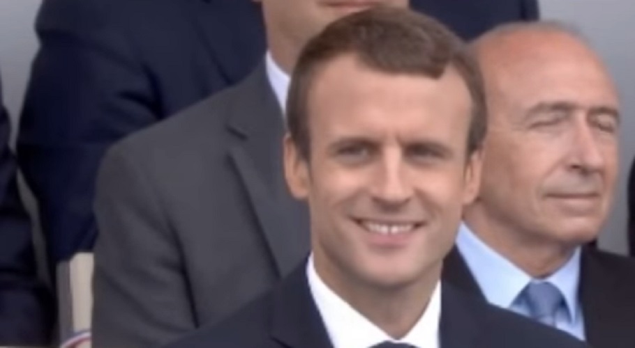 Parigi, la banda militare suona i Daft Punk: sorpresa per Trump e Macron