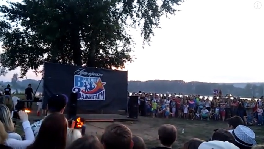 Mangiafuoco si esibisce in pubblico: qualcosa va storto e diventa torcia umana