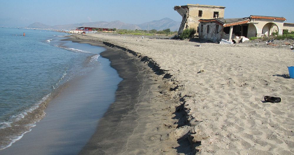 Marina Di Camerota, Nunzio Rizzuti morto sulla spiaggia: ha un orecchio mozzato