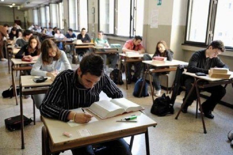 Francesco e Lorenzo Catalano, padre e figlio maturandi insieme: il primo supera il secondo