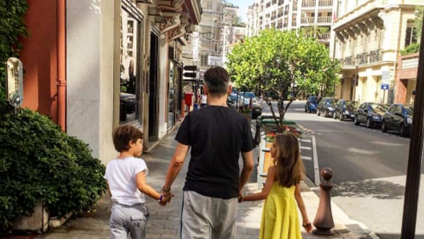 Max Biaggi, un mese dopo l'incidente: "Oggi primi passi all'aperto coi miei angeli"