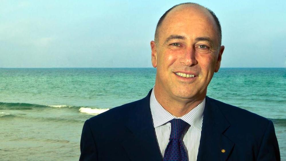 Incidente ad Alassio, Marco Melgrati, ex sindaco, sbalzato dallo scooter: è grave