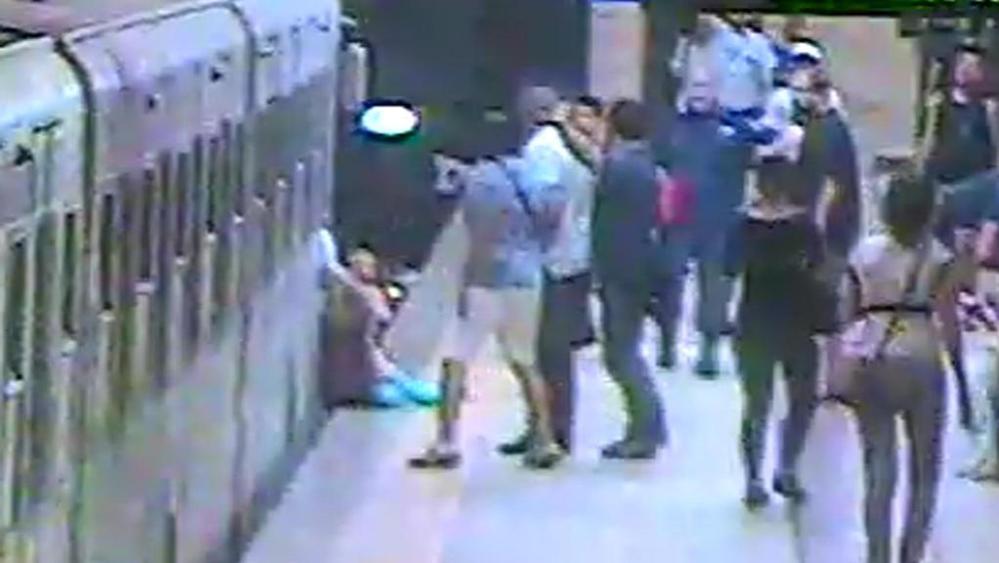 Metro Roma, donna trascinata, sindacati difendono macchinista: "No gogna"