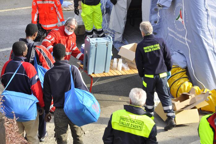Migranti, Austria contro Italia: "Lasciateli a Lampedusa, stop viaggi alla terraferma"