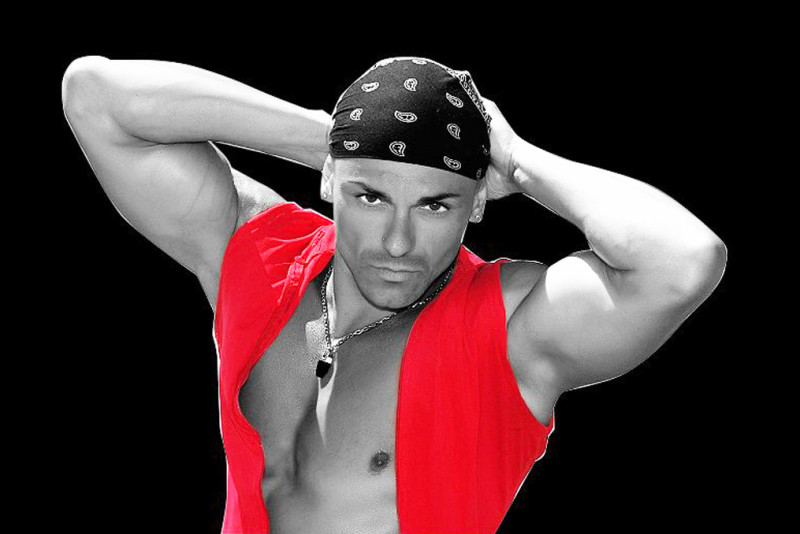 Miguel, spogliarellista più anziano d'Italia: "Guadagno 130 euro in 20 minuti, una volta una donna..."