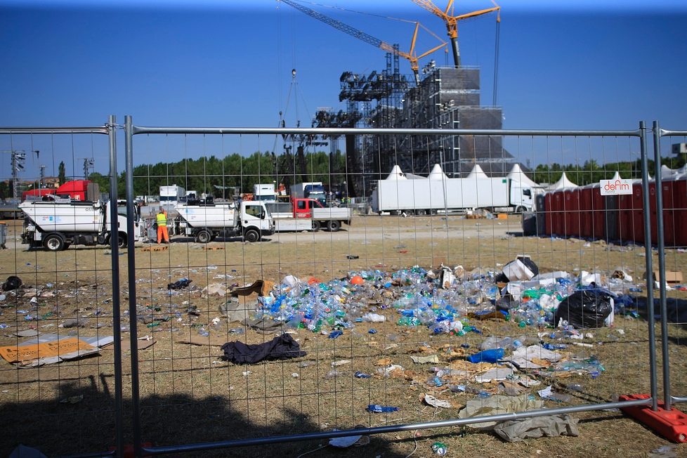 Vasco Rossi, elenco falsi oggetti smarriti: smartphone, pannoloni e... Padre Pio