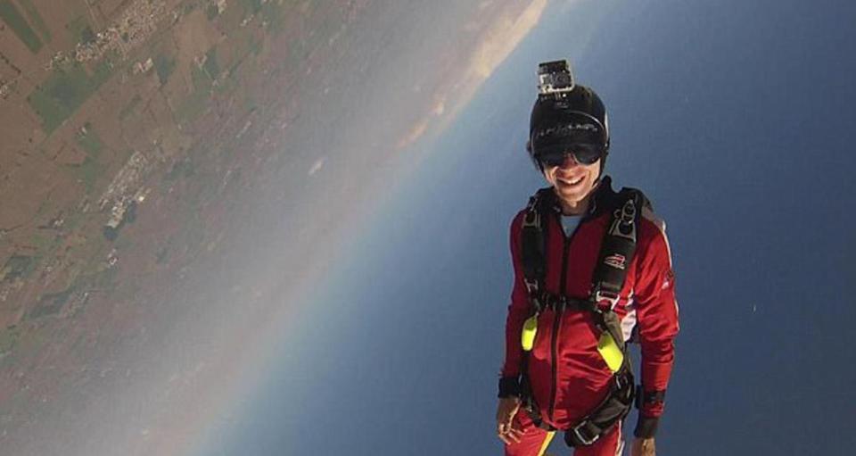 Vitantonio Capotorto è morto, era esperto di paracadutismo: "Dubbi sull'incidente"