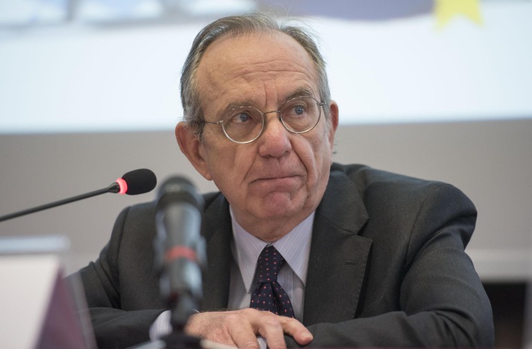 Padoan ottimista: "Italia fuori dal tunnel ma futuro Ue non si gioca su fiscal compact"