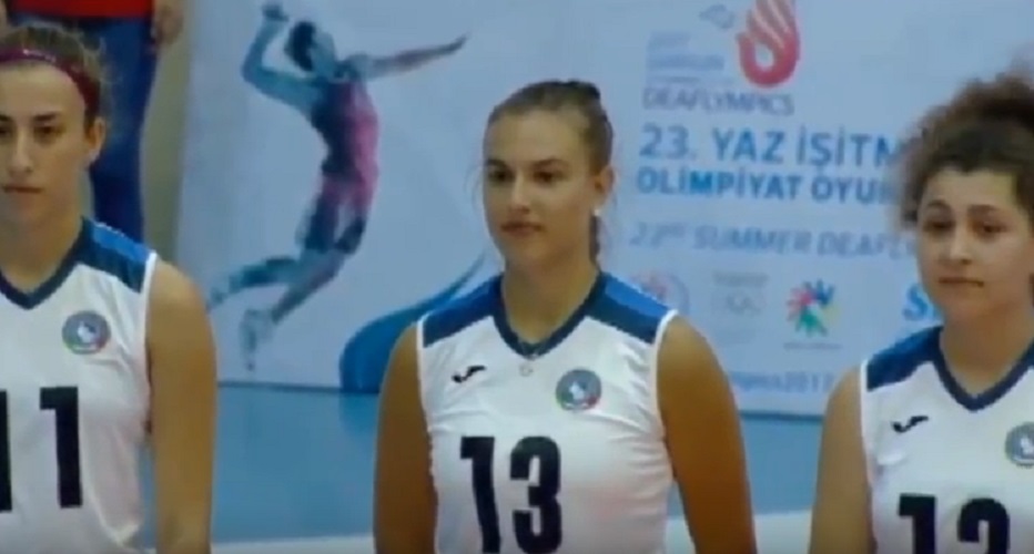 Inno Mameli cantato dalle pallavoliste nella lingua dei segni