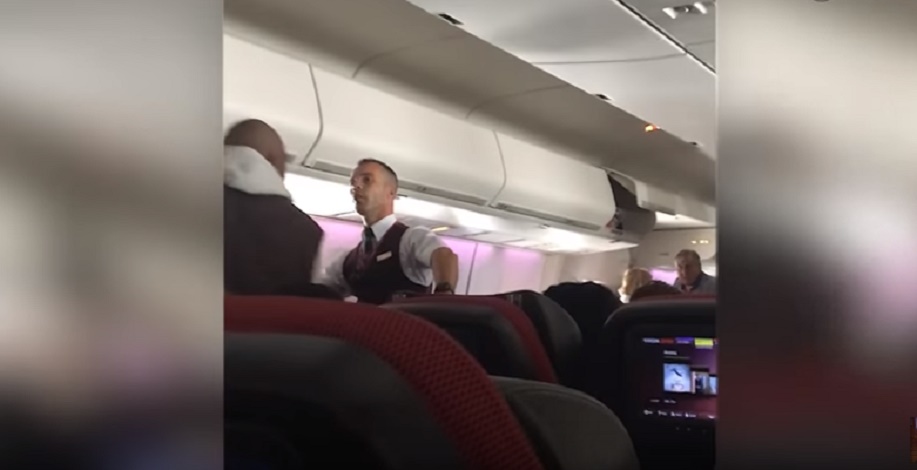 Alcol negato, passeggero dà in escandescenza: aereo costretto ad atterraggio di emergenza