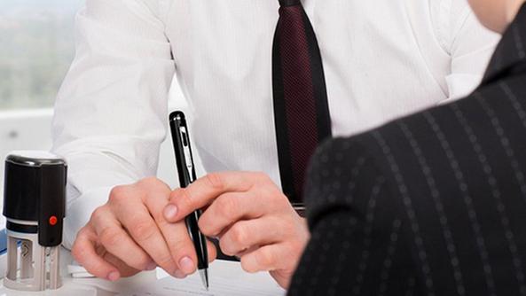 Rossano Veneto, penna con microtelecamera per spiare i colleghi in bagno: condannato