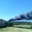 Roma, incendio a Pietralata: due ustionati, uno è grave. Diverse esplosioni