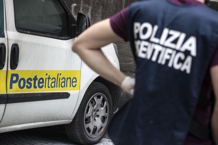 Caneva, postina travolta dall'auto di servizio: trovata morta in strada