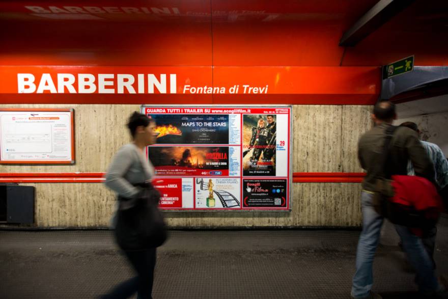 Roma, donna aggredita a colpi di cellulare in faccia da una rom di 9 anni