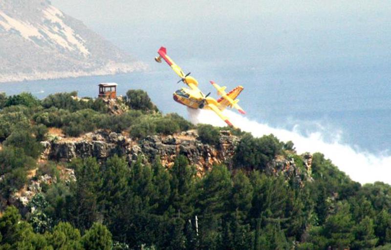 San Vito Lo Capo, incendio accerchia villaggio turistico: 700 sgomberi via mare