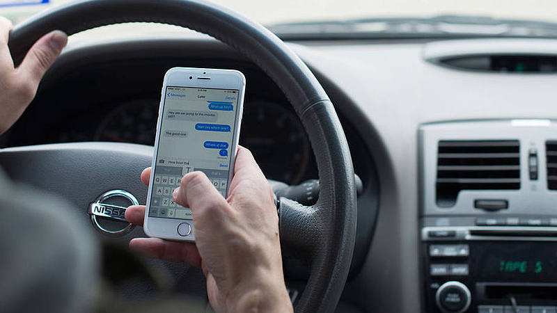 Omicidi stradali, più di uno al giorno. Big killer smartphone, alcol, e droga