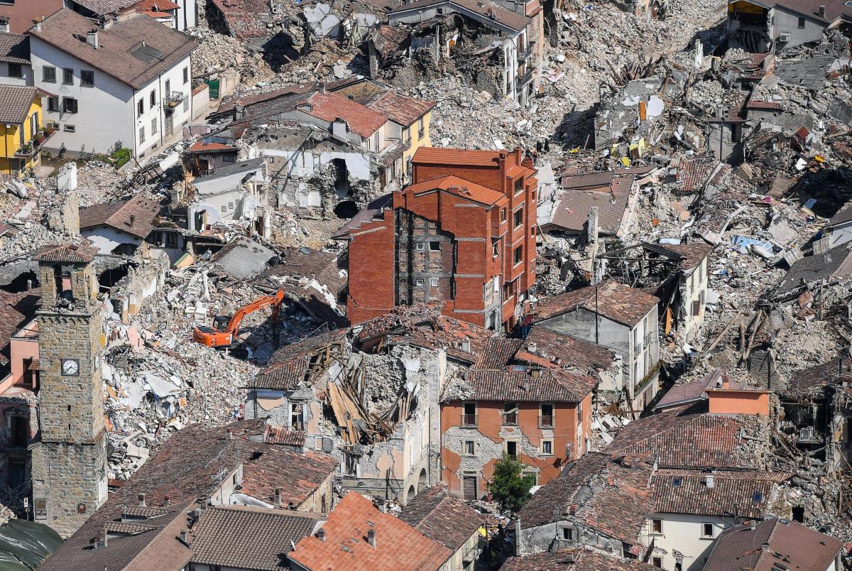 Terremoto Amatrice come L'Aquila: imprenditore ride pensando agli affari futuri