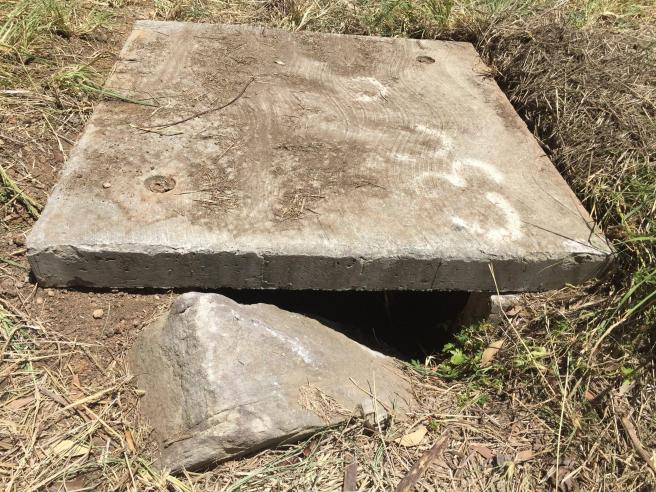 Pescara, cade nel tombino con il figlio di 19 mesi in braccio