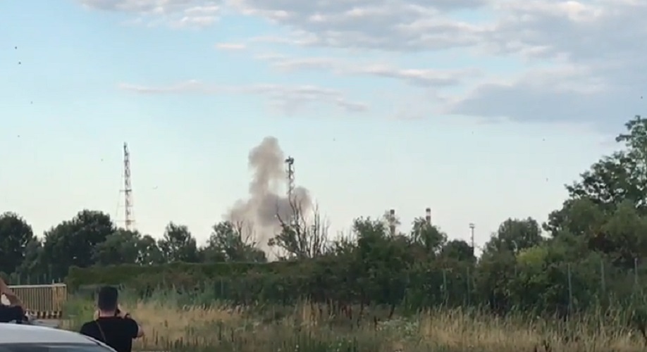 YOUTUBE Porto Marghera, torre Vinyls non cade: abbattimento rinviato