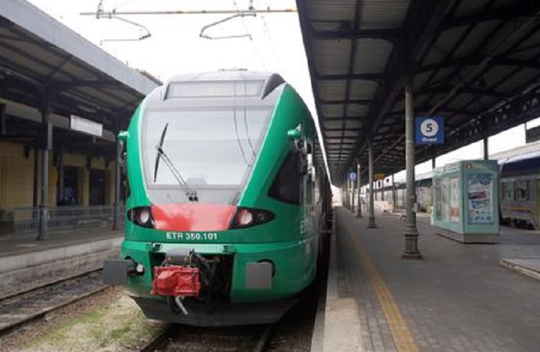 Annuncia bomba su treno, stop convoglio