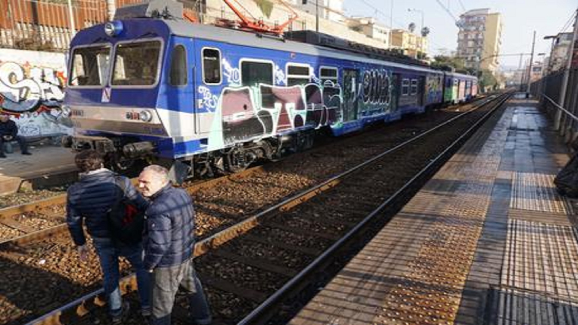 Porto Torres, capotreno aggredita. Trenitalia: "Aggressione, ma no molestie"