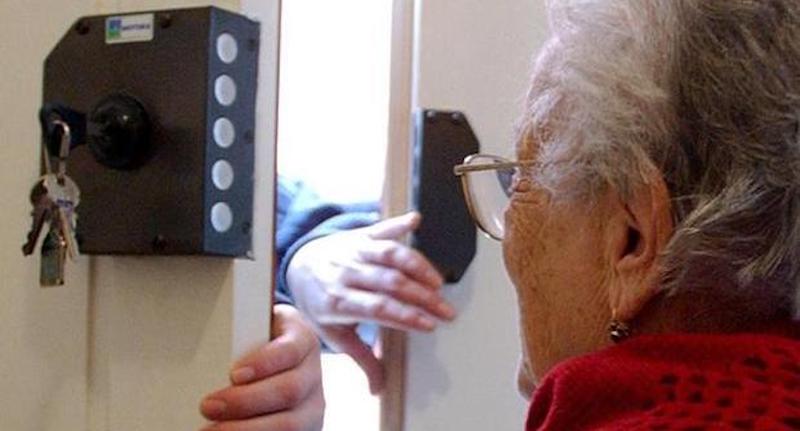Truffe anziani, scatta arresto obbligatorio se vittima è over 65