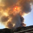 Incendi, a Messina bruciano le colline: fumo lambisce la città FOTO