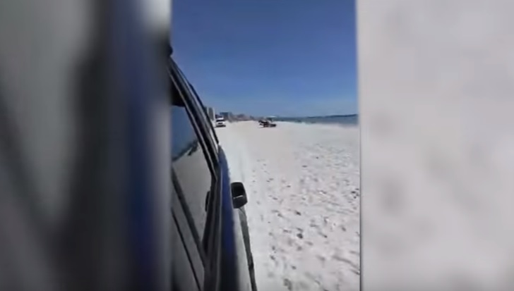 YOUTUBE Ryan Stiles beve e travolge ombrelloni e bagnanti con l'auto: video in diretta su Facebook