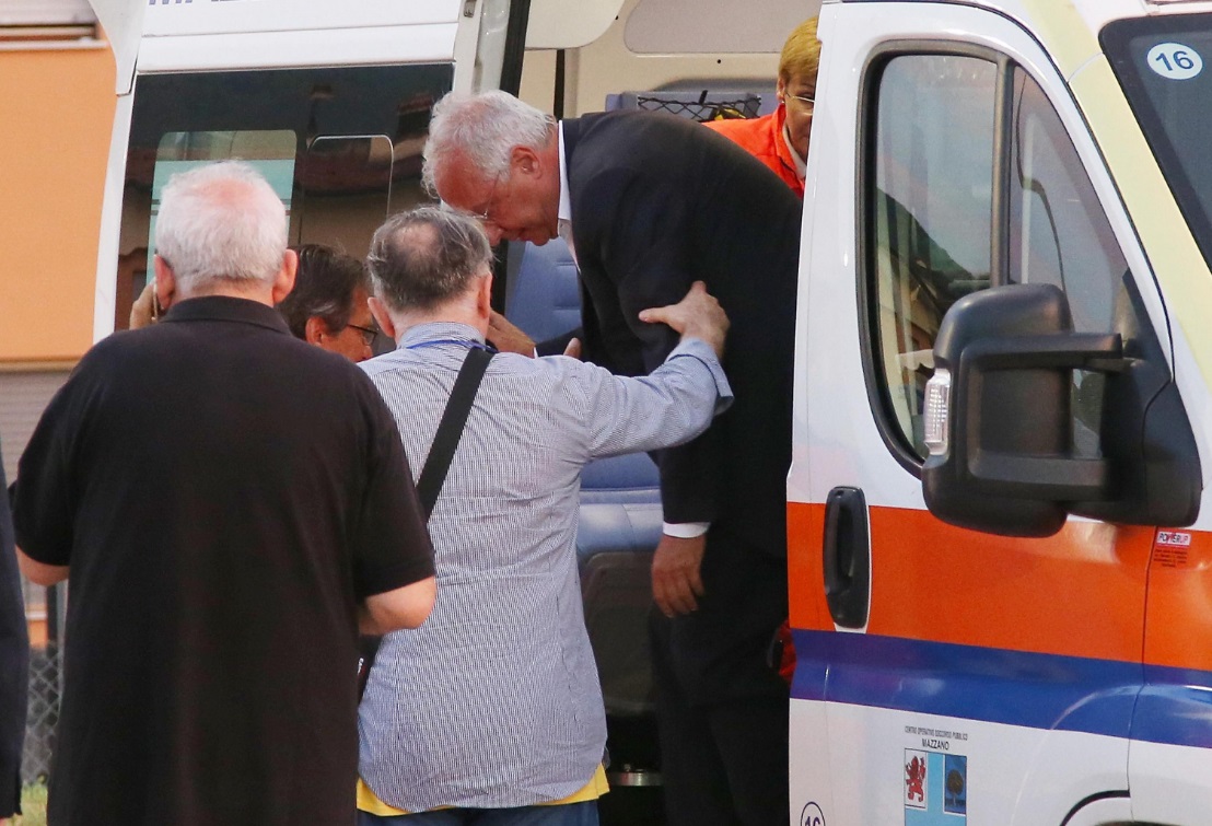 Walter Veltroni morso da un cane alla Festa dell'Unità