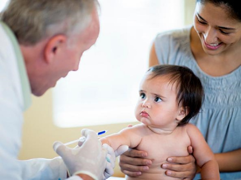 Vaccini, prima li vogliono tagliare poi aumentare. Caos sul decreto