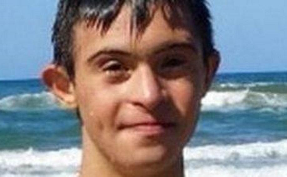 Sabaudia. Valerio Catoia, campione di nuoto down salva bimba che stava annegando