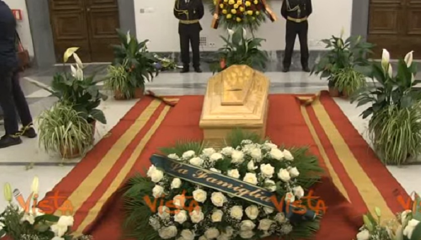 "Paolo Villaggio tifava M5s". Outing del figlio alla camera ardente in Campidoglio