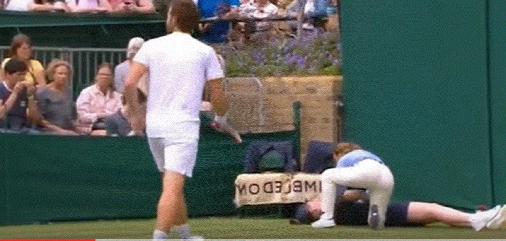 Wimbledon, raccattapalle si sente male: rianimata, viene portata via dal campo