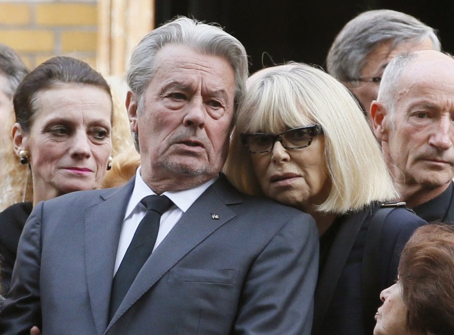 Morta l'attrice Mireille Darc, 79 anni. Fu compagna di Alain Delon