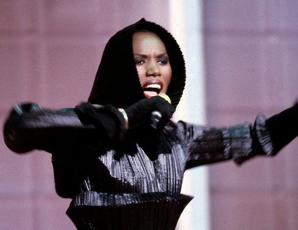 Grace Jones: "Preferivo mettere la cocaina tra le natiche che sniffarla"