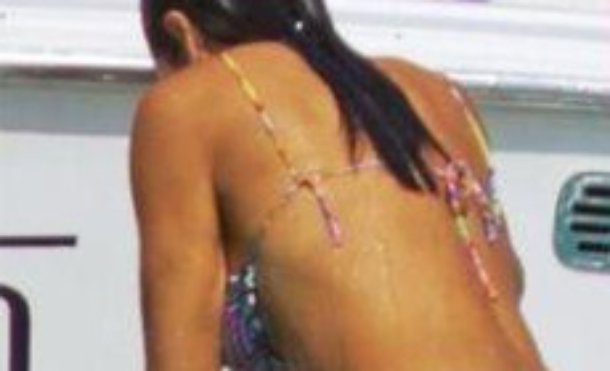 Nicole Minetti sale sulla barca e il costume...FOTO