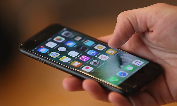 Tariffe smartphone, arriva Free: gestori in allarme per i prezzi low cost