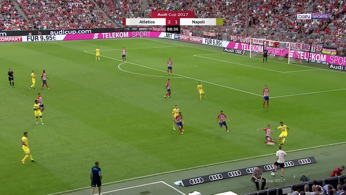 YOUTUBE Godin, entrataccia su Ounas in Napoli-Atletico Madrid